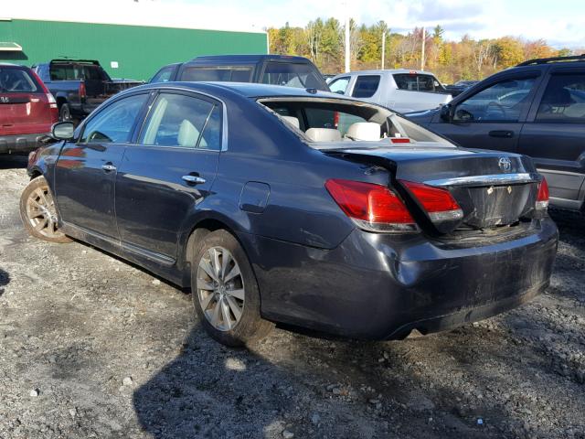 4T1BK3DB8BU438059 - 2011 TOYOTA AVALON BAS Gris photo 3