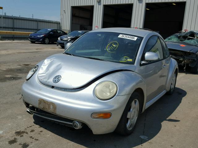 3VWBB61C1WM038189 - 1998 VOLKSWAGEN NEW BEETLE SILVER photo 2