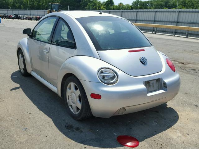 3VWBB61C1WM038189 - 1998 VOLKSWAGEN NEW BEETLE SILVER photo 3