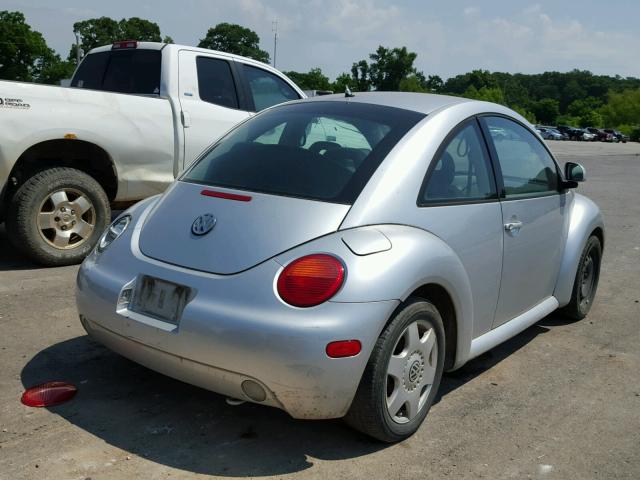 3VWBB61C1WM038189 - 1998 VOLKSWAGEN NEW BEETLE SILVER photo 4