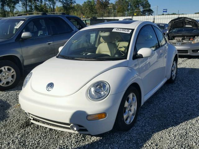 3VWCB21C42M450100 - 2002 VOLKSWAGEN NEW BEETLE WHITE photo 2