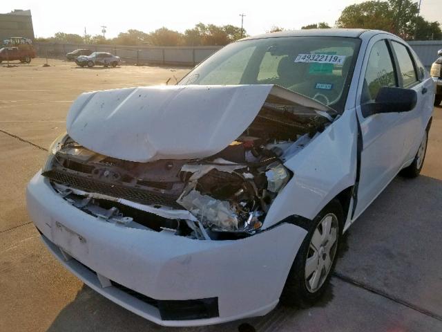 1FAHP34N48W279473 - 2008 FORD FOCUS S/SE WHITE photo 2