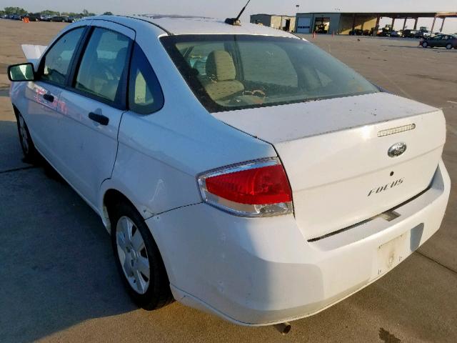 1FAHP34N48W279473 - 2008 FORD FOCUS S/SE WHITE photo 3