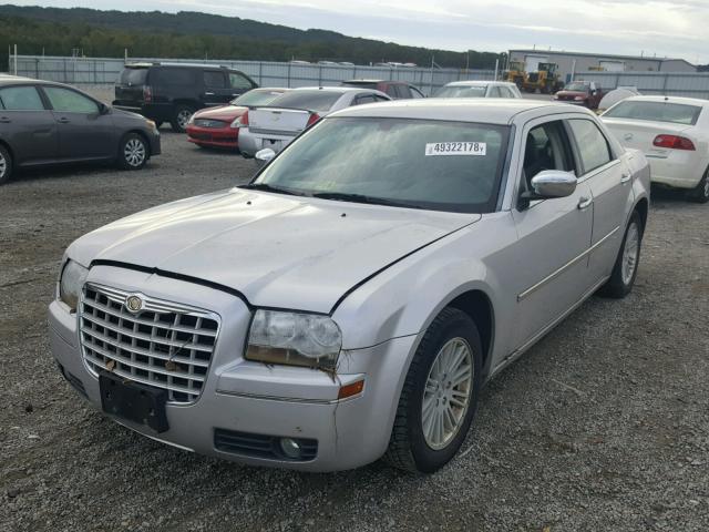 2C3CA5CV4AH167395 - 2010 CHRYSLER 300 TOURIN SILVER photo 2