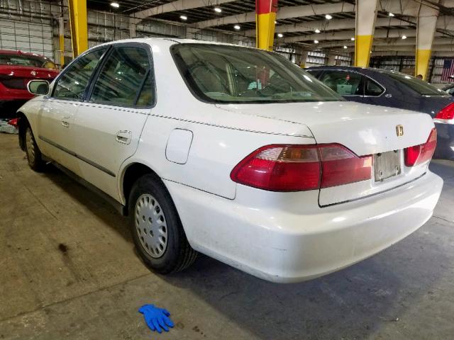 1HGCG5643WA110738 - 1998 HONDA ACCORD LX WHITE photo 3