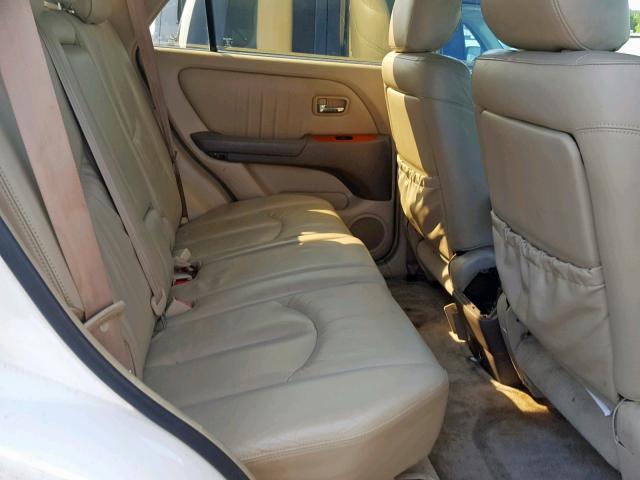 JTJGF10U010091730 - 2001 LEXUS RX 300 WHITE photo 6