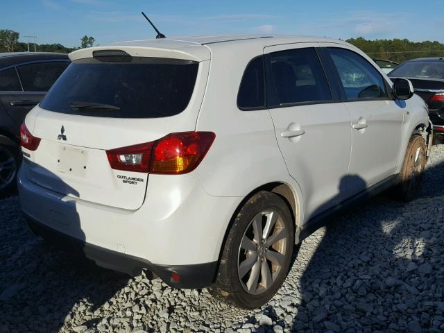 4A4AP3AU6FE012449 - 2015 MITSUBISHI OUTLANDER WHITE photo 4