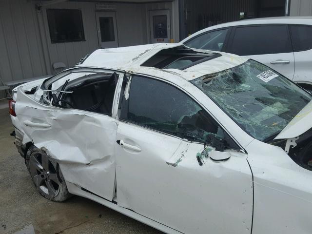 JTHBE262662000966 - 2006 LEXUS IS 350 WHITE photo 9