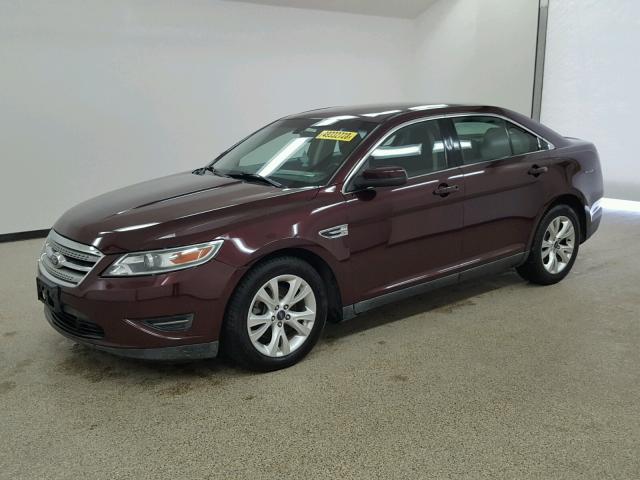 1FAHP2EW2BG139537 - 2011 FORD TAURUS SEL MAROON photo 2