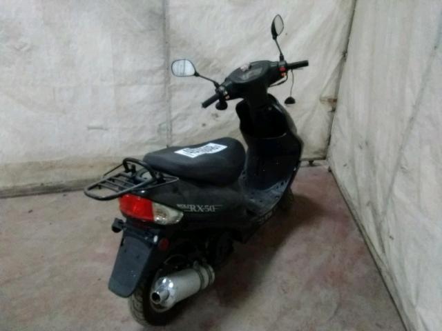 L5YACBPZ9H1161991 - 2017 OTHER SCOOTER BLACK photo 4