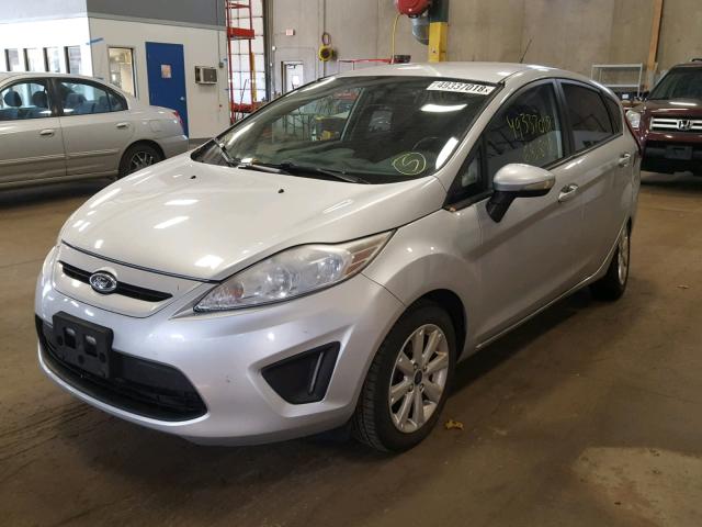 3FADP4EJ1DM226286 - 2013 FORD FIESTA SE SILVER photo 2