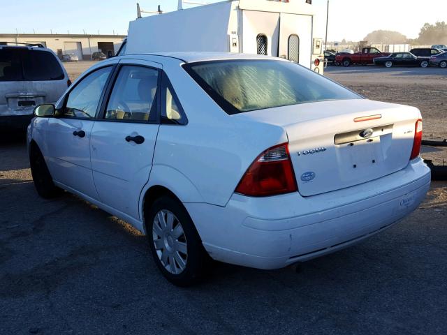 1FAFP34N86W157638 - 2006 FORD FOCUS ZX4 WHITE photo 3