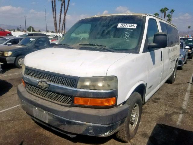 1GAHG39U331164288 - 2003 CHEVROLET EXPRESS G3 WHITE photo 2