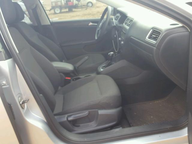 3VW2K7AJ1EM313496 - 2014 VOLKSWAGEN JETTA BASE 银色 照片 5