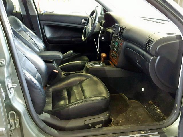 WVWYH63B82E262849 - 2002 VOLKSWAGEN PASSAT GLX GREEN photo 5