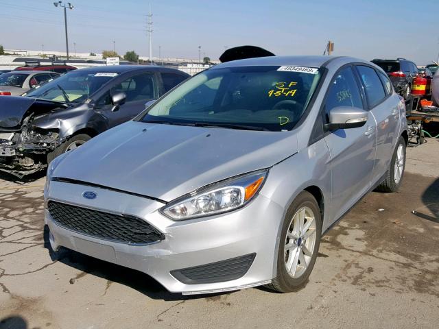 1FADP3K27GL268880 - 2016 FORD FOCUS SE SILVER photo 2