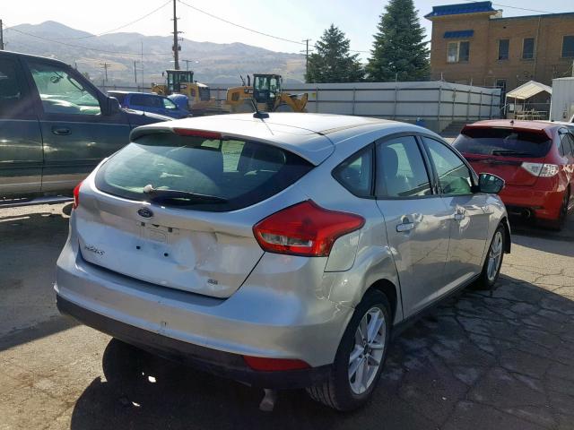 1FADP3K27GL268880 - 2016 FORD FOCUS SE SILVER photo 4