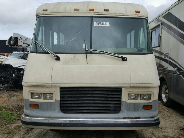 1GBKP37W2K3315937 - 1994 KOMF MOTORHOME WHITE photo 9