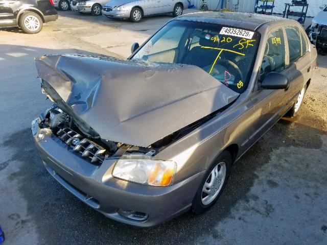 KMHCG45C22U402094 - 2002 HYUNDAI ACCENT GL GRAY photo 2