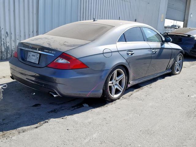 WDDDJ72X78A128992 - 2008 MERCEDES-BENZ CLS 550 GRAY photo 4