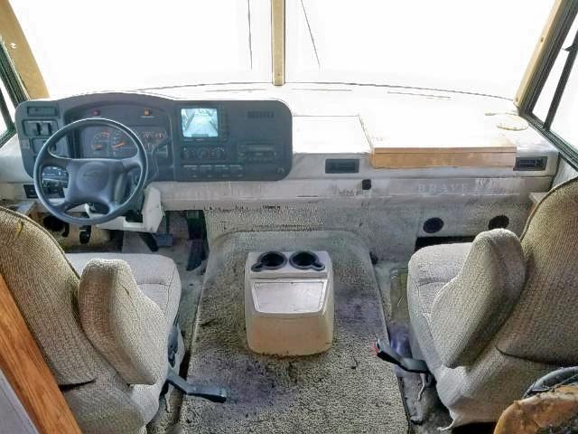 5B4MP67G923345070 - 2002 WINNEBAGO CAMPER WHITE photo 5