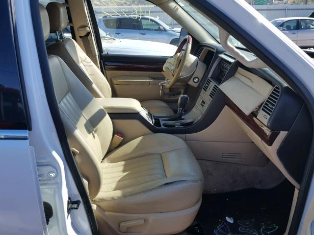 5LMEU88H05ZJ27023 - 2005 LINCOLN AVIATOR 白色 照片 5