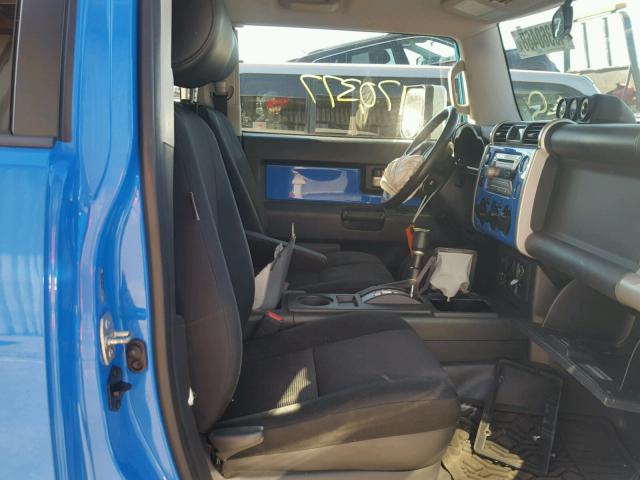 JTEBU11F770059882 - 2007 TOYOTA FJ CRUISER BLUE photo 5