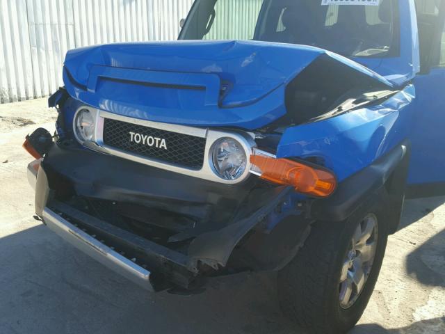 JTEBU11F770059882 - 2007 TOYOTA FJ CRUISER BLUE photo 9