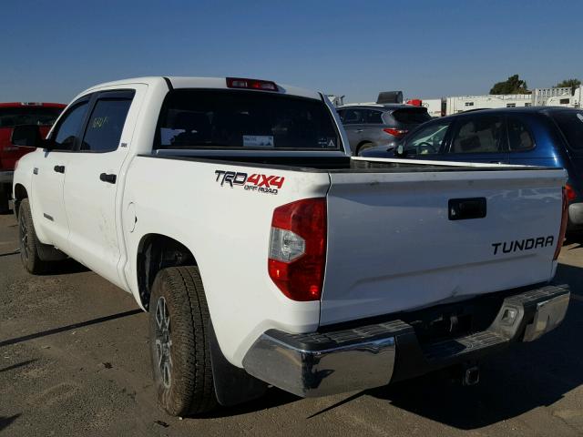 5TFDY5F18HX670311 - 2017 TOYOTA TUNDRA CRE WHITE photo 3