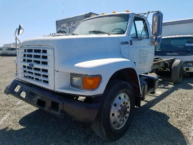 1FDXF80C9SVA25227 - 1995 FORD F800 WHITE photo 2