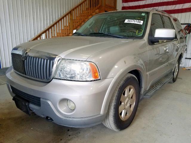 5LMFU28R34LJ42658 - 2004 LINCOLN NAVIGATOR SILVER photo 2