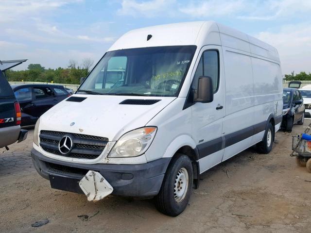 WD3PE8CBXB5576139 - 2011 MERCEDES-BENZ SPRINTER 2 WHITE photo 2