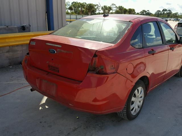 1FAHP34N58W186073 - 2008 FORD FOCUS S/SE RED photo 4