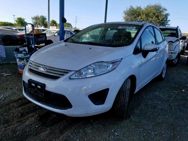 3FADP4BJ0DM177778 - 2013 FORD FIESTA SE WHITE photo 2