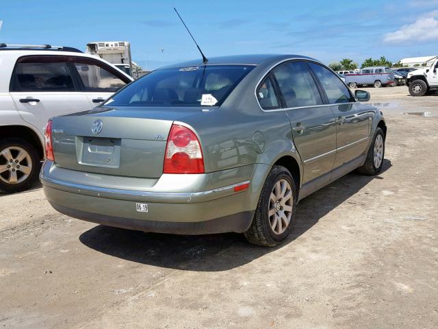 WVWPH63B01P089374 - 2001 VOLKSWAGEN PASSAT GLS GREEN photo 4