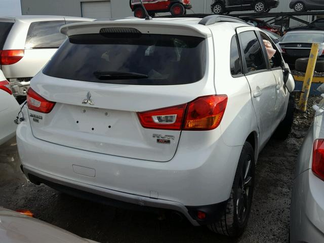 4A4AJ3AUXDE606329 - 2013 MITSUBISHI RVR SE WHITE photo 4