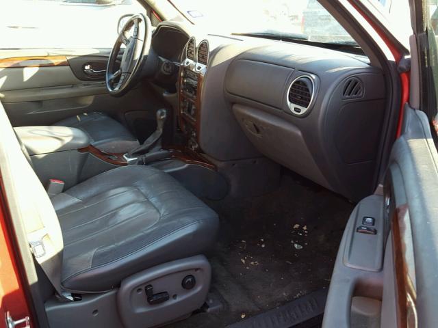 1GKDS13S242418427 - 2004 GMC ENVOY MAROON photo 5