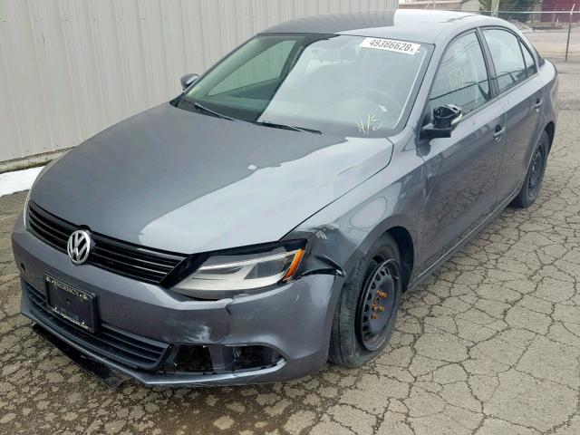 3VW2K7AJ8EM355017 - 2014 VOLKSWAGEN JETTA BASE GRAY photo 2