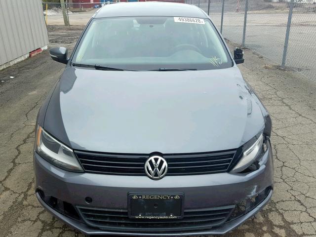 3VW2K7AJ8EM355017 - 2014 VOLKSWAGEN JETTA BASE GRAY photo 9