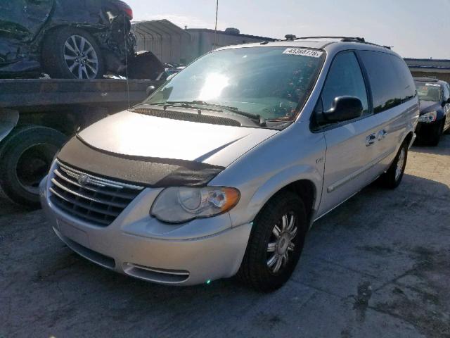 2A4GP54L97R193173 - 2007 CHRYSLER TOWN & COU SILVER photo 2