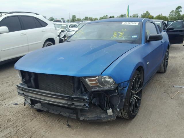 1ZVBP8AM0C5266398 - 2012 FORD MUSTANG BLUE photo 2