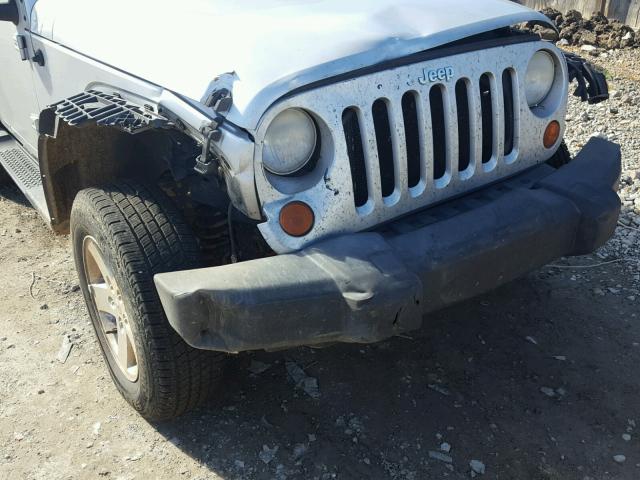 1J4FZ24198L653848 - 2008 JEEP WRANGLER X SILVER photo 9