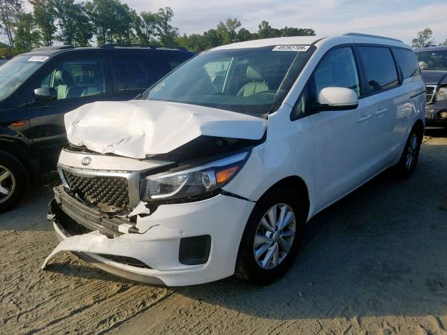 KNDMB5C11H6340537 - 2017 KIA SEDONA LX WHITE photo 2