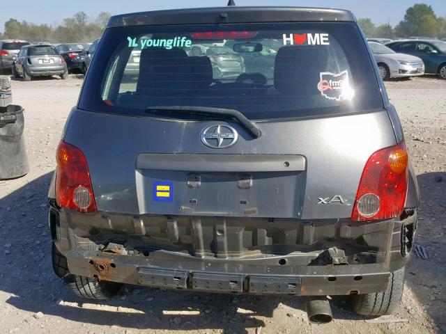 JTKKT624950080451 - 2005 TOYOTA SCION XA GRAY photo 9