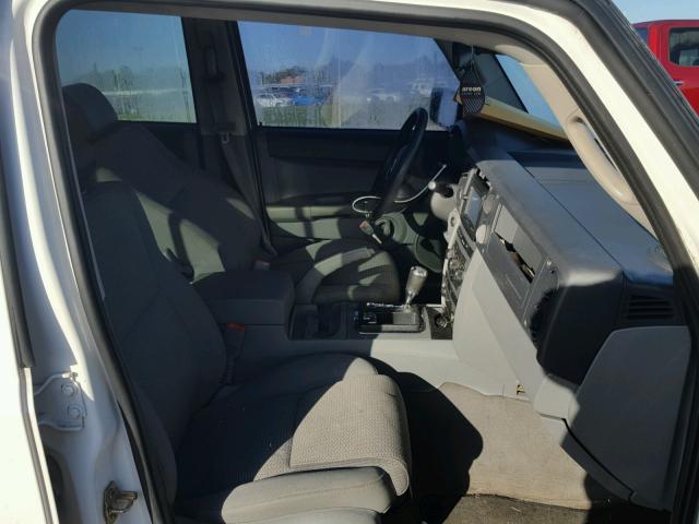1J8HG48P67C527663 - 2007 JEEP COMMANDER WHITE photo 5