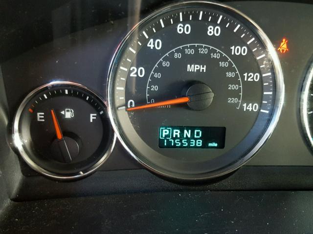 1J8HG48P67C527663 - 2007 JEEP COMMANDER WHITE photo 8