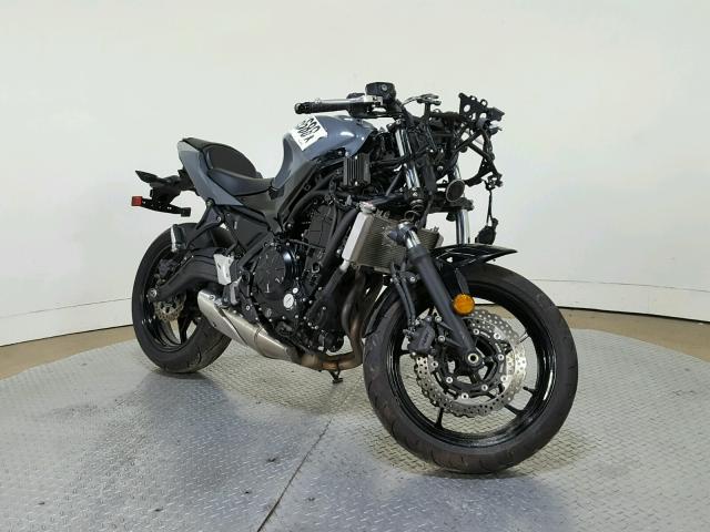 JKAEXEJ15JDA02744 - 2018 KAWASAKI EX650 J ორფეროვანი ფოტო 2