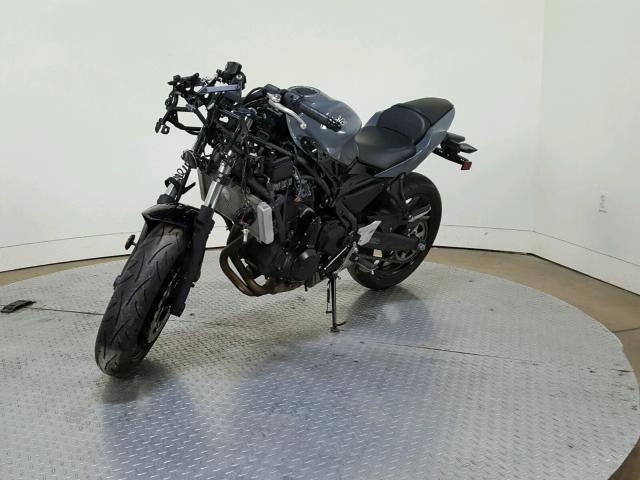 JKAEXEJ15JDA02744 - 2018 KAWASAKI EX650 J ორფეროვანი ფოტო 4