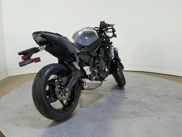 JKAEXEJ15JDA02744 - 2018 KAWASAKI EX650 J ორფეროვანი ფოტო 8