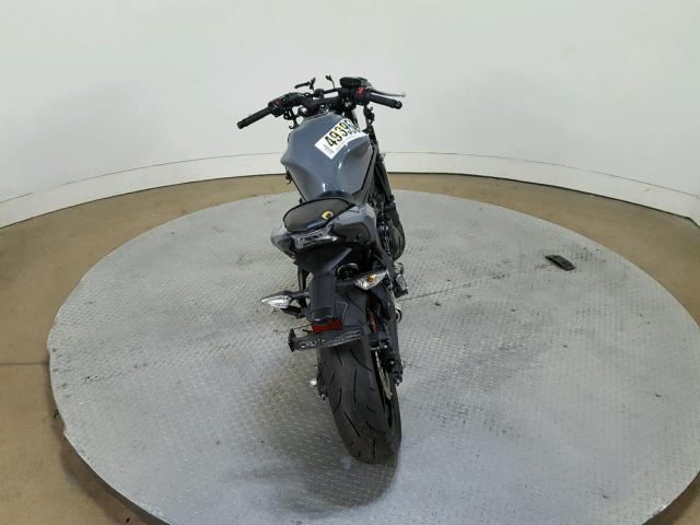 JKAEXEJ15JDA02744 - 2018 KAWASAKI EX650 J ორფეროვანი ფოტო 9